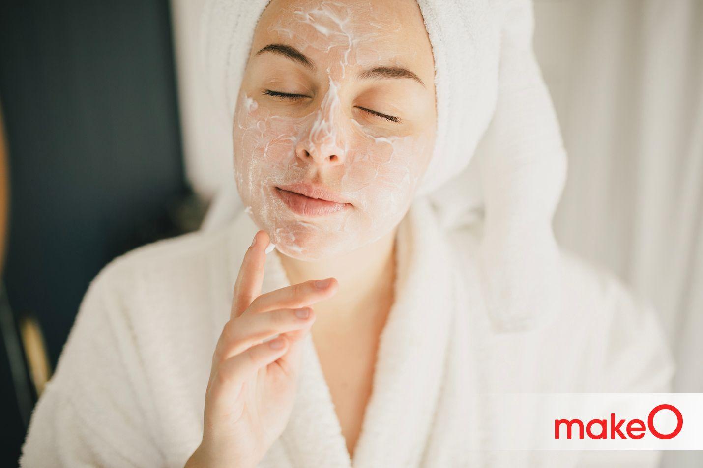 how to moisturise the skin naturally